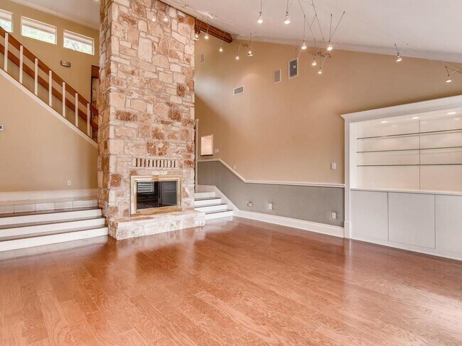 Building Photo - 1713 Bay Hill Dr