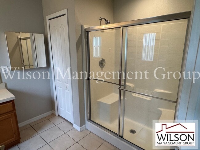 Building Photo - 4944 Waterside Pointe Cir