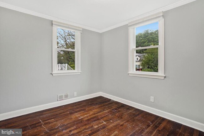 Building Photo - 509 Denham Rd