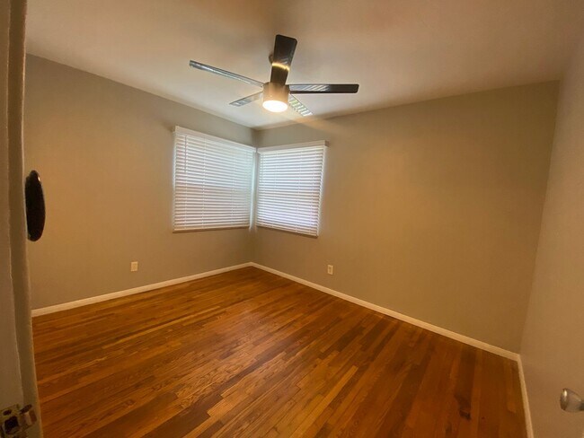 Building Photo - m529 - Mann