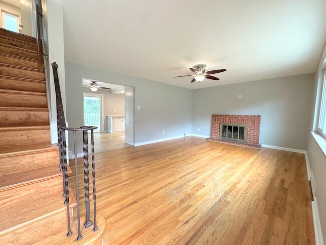 Building Photo - 2652 Santa Barbara Dr