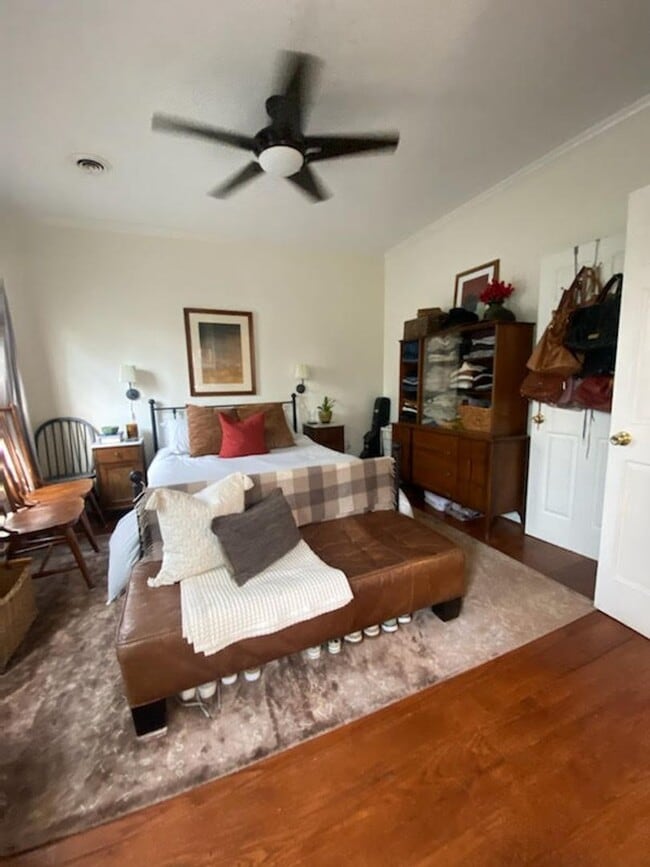 Building Photo - Beautiful historic 3BR/1.5BA Home in Downt...