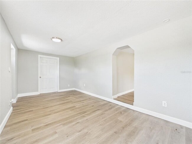 Building Photo - 605 S Disston Ave