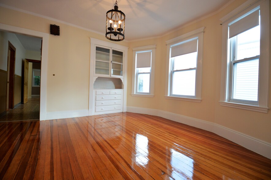 Building Photo - 39 Montfern Ave