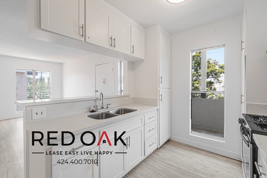 Building Photo - 700 Glenway Dr
