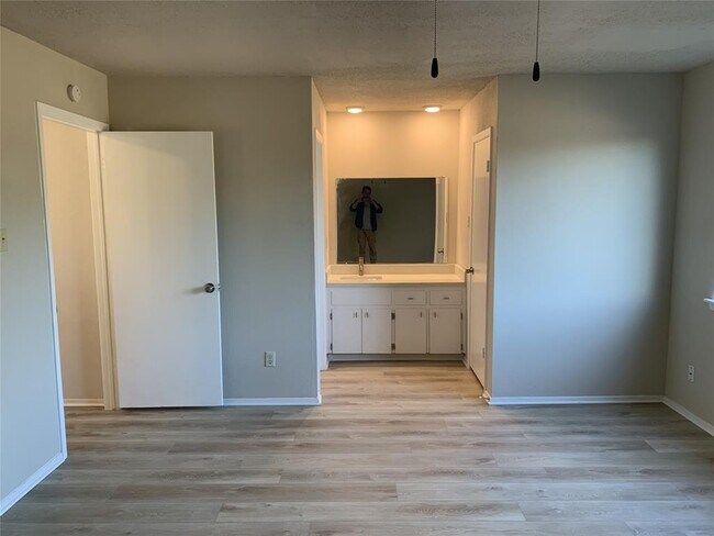 Building Photo - 1800 Wagon Gap Dr