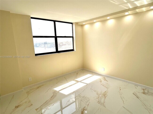 Building Photo - 290 174th St