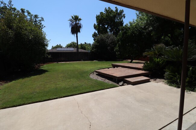 Building Photo - 6347 N Laureen Ave