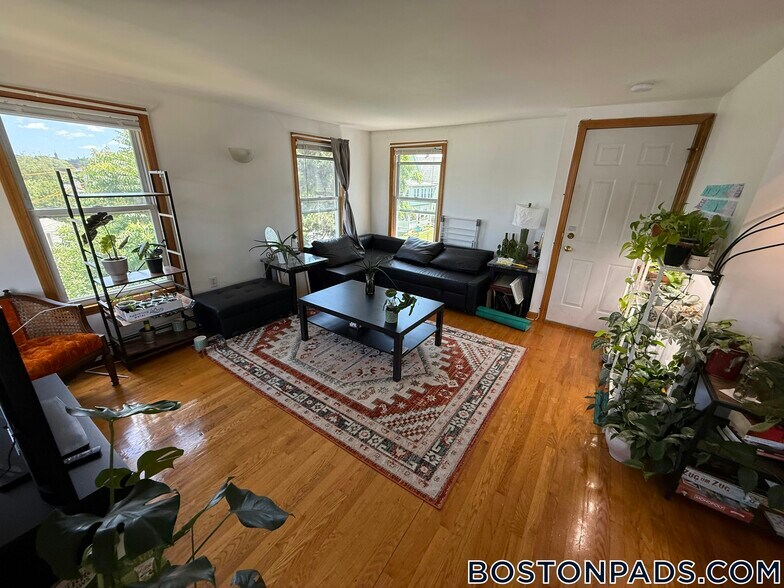 Building Photo - 66 Brooks St