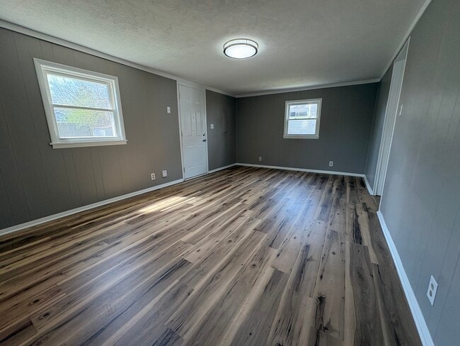 Building Photo - 645 Forest Ave