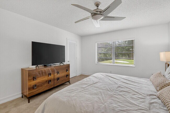 Building Photo - 21988 Cypress Dr