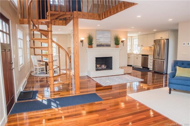 Building Photo - 30 Whiting Farm Rd
