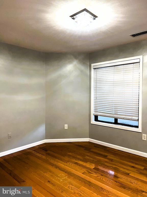 Building Photo - 9916 Hellingly Pl