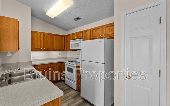 Building Photo - 6117 Hedgecock Cir
