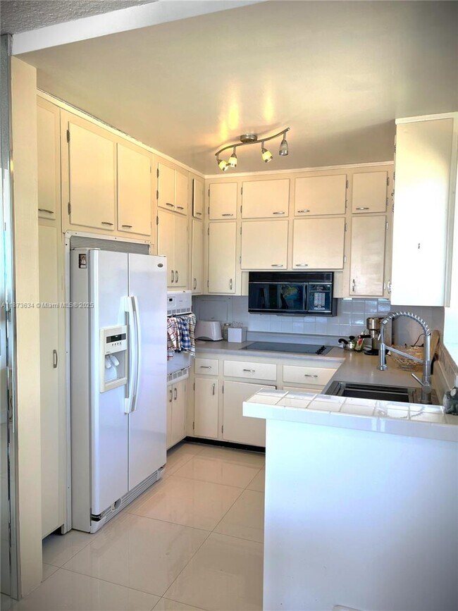 Building Photo - 345 N Fort Lauderdale Beach Blvd