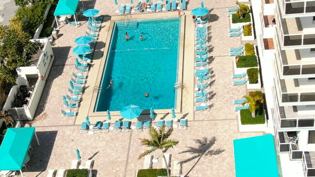 Building Photo - 3725 S Ocean Dr
