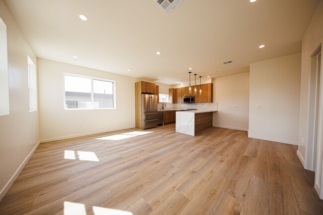 Building Photo - LUXURY in Prime Culver City