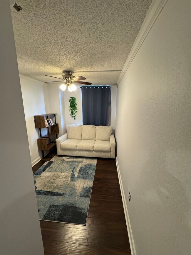 Building Photo - 2 Bed/1 Bath FULLY Furnished Condo at City Heights!