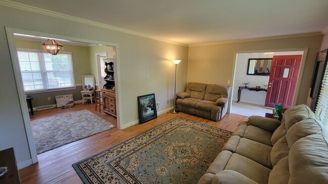Building Photo - 4 Bed, 2.5 Bath Home Available in Taylors