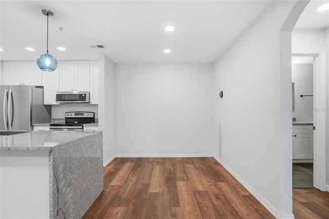 Building Photo - 8809 Manor Loop