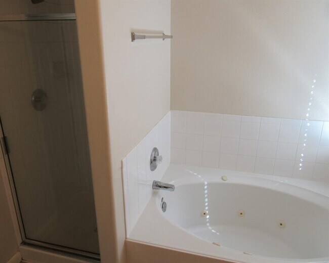 Building Photo - 14122 Noahs Landing Ln