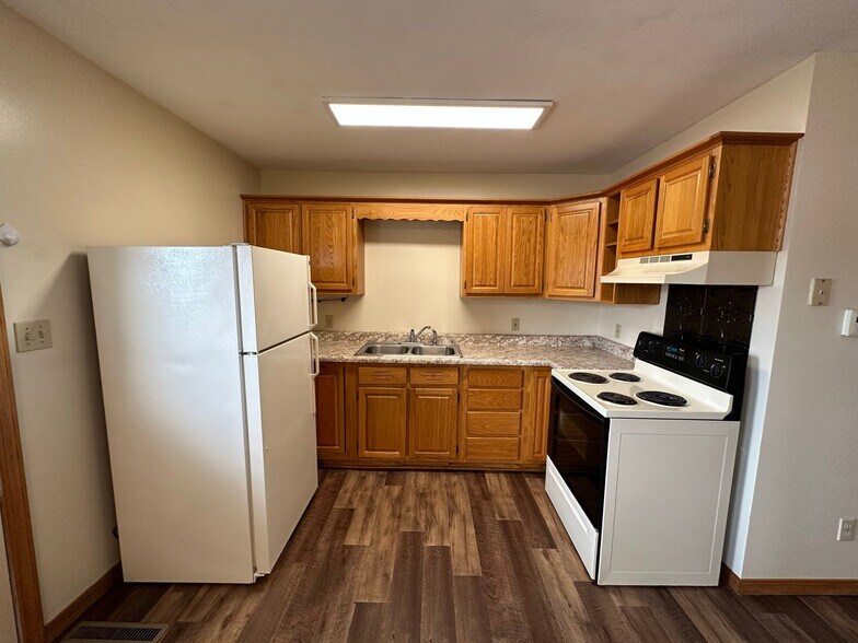 Building Photo - 350 N 100 E