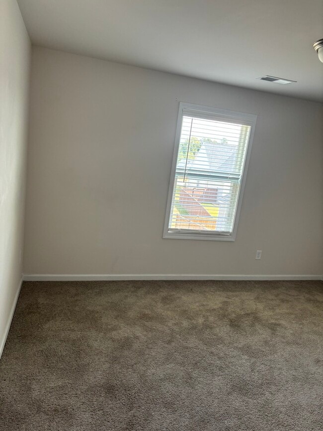 Building Photo - 28 Harvest Moon Dr