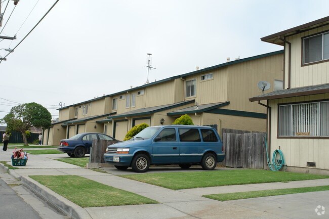 Primary Photo - 10541 Geil St