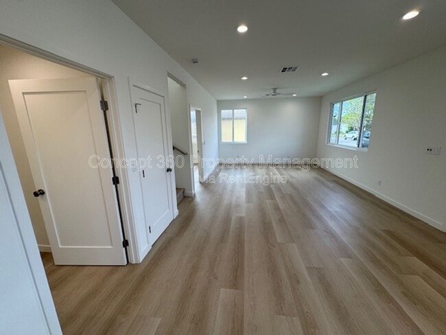 Building Photo - 6168 Briercrest Ave