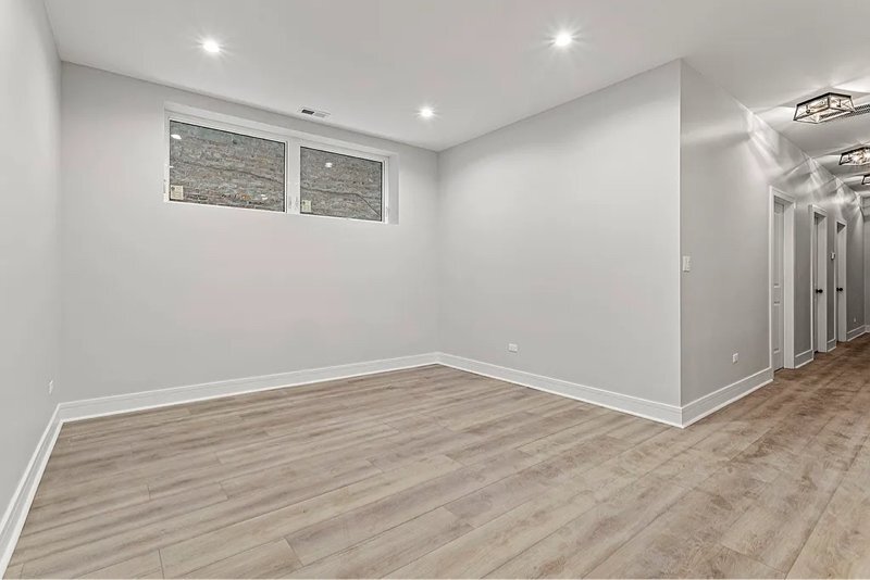 Building Photo - 4827 S St Lawrence Ave