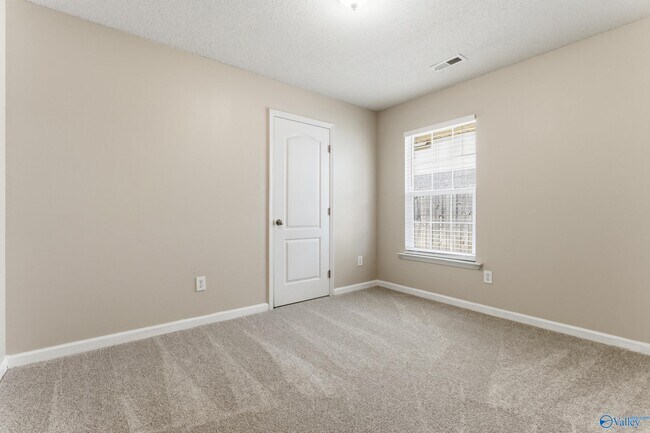 Building Photo - 226 Shadow Ct SW