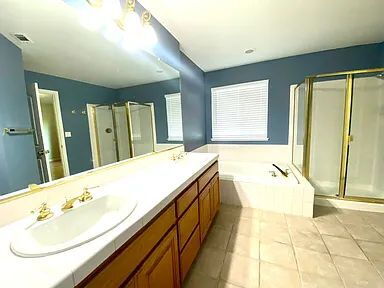 Building Photo - Well Kept 3 Bedroom, 2.5 Bath Home in High...