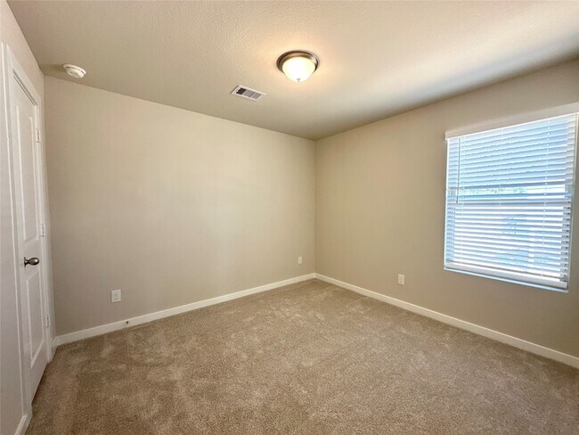 Building Photo - 12187 Ridge Top Dr