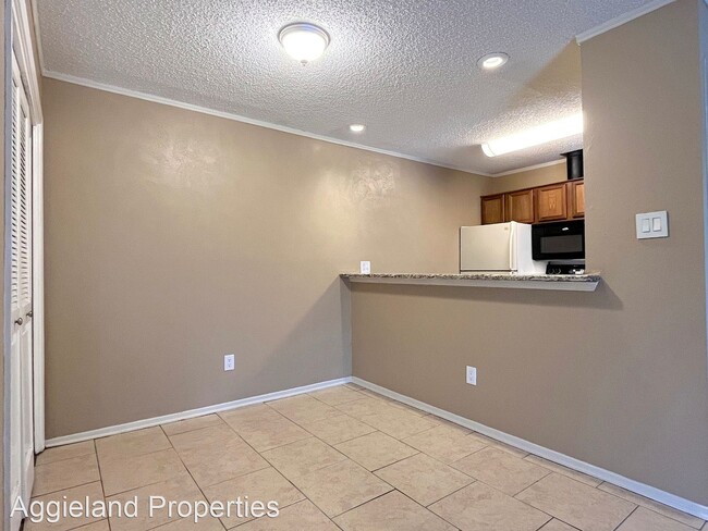 Building Photo - 1 br, 1 bath House - 1901 Holleman Drive W...