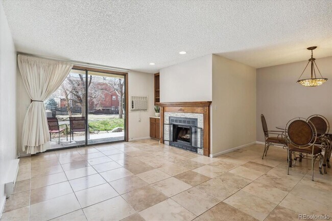 Building Photo - Spacious 2BD, 2BA Condo with Bonus Flex Room