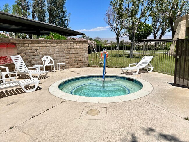 Building Photo - 2820 N Arcadia Ct