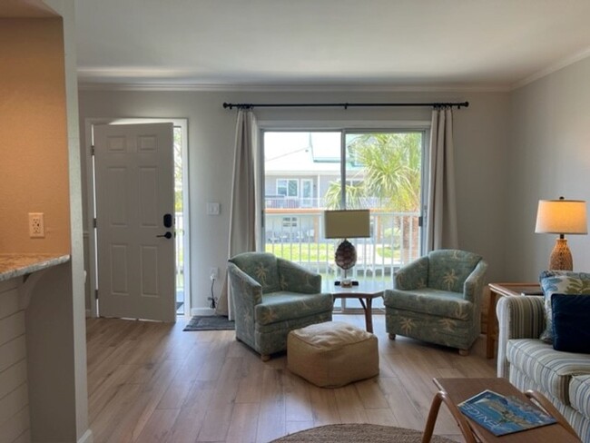 Building Photo - 1BR/1BA Newly Renovated Canal front Condo ...