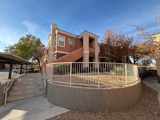 Building Photo - Charming 2Bed/Bath Condo located in a beautiful gated community in the Southwest.