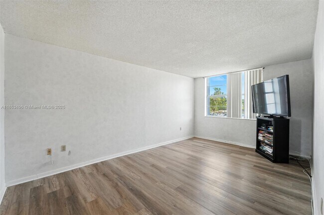 Building Photo - 496 NW 165th St
