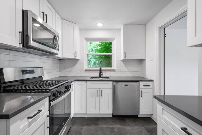Building Photo - AVAILABLE OCT 1ST!! RENOVATED 3-BEDROOM PENN HILLS!!