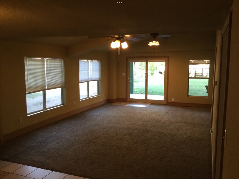 Building Photo - 1102 Minnie Dr