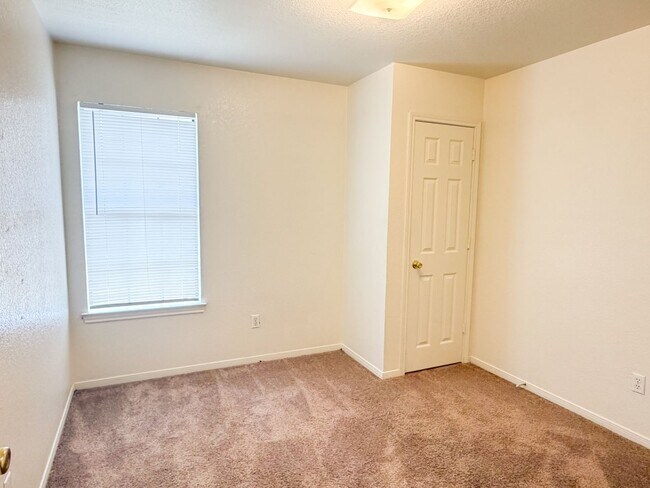 Building Photo - 3802 Hitchrock Dr