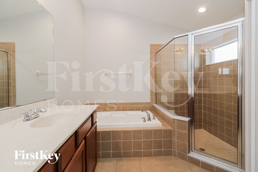 Building Photo - 18416 Cypress Bay Pkwy
