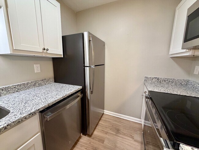 Building Photo - 1128 Southwood Dr