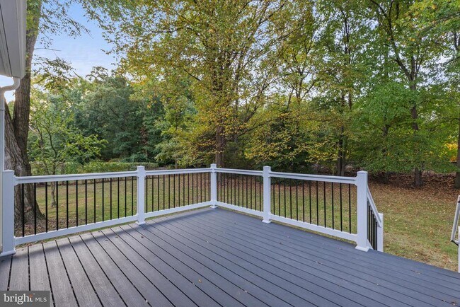 Building Photo - 705 Devon Rd