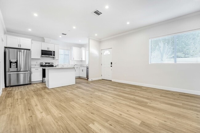 Building Photo - All solar new construction 3/3 house