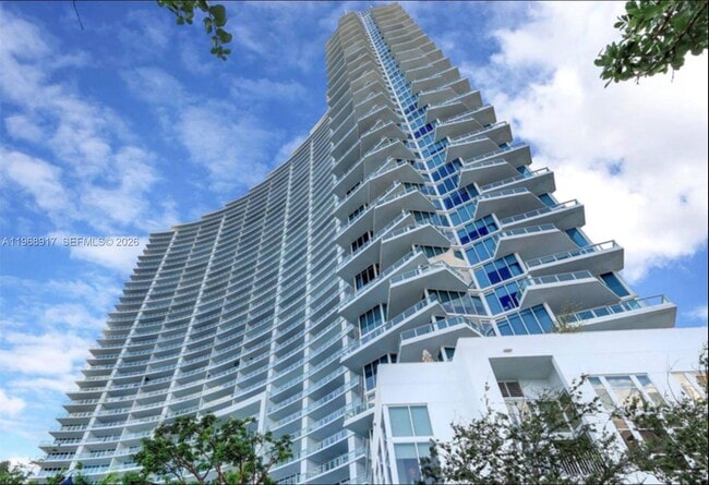 Building Photo - 2020 N Bayshore Dr