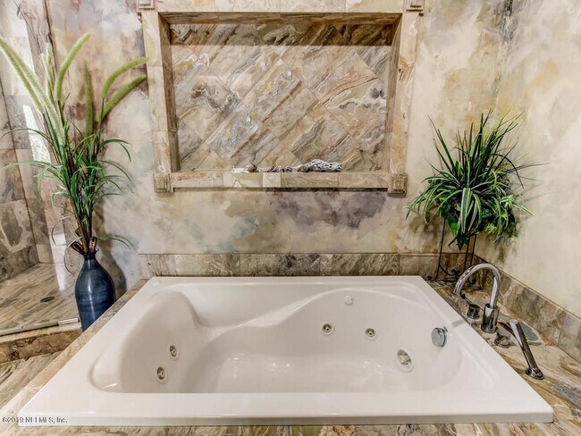 Building Photo - 88 Oakwood Rd