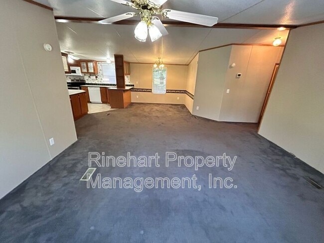 Building Photo - 5035 Park Creek Dr