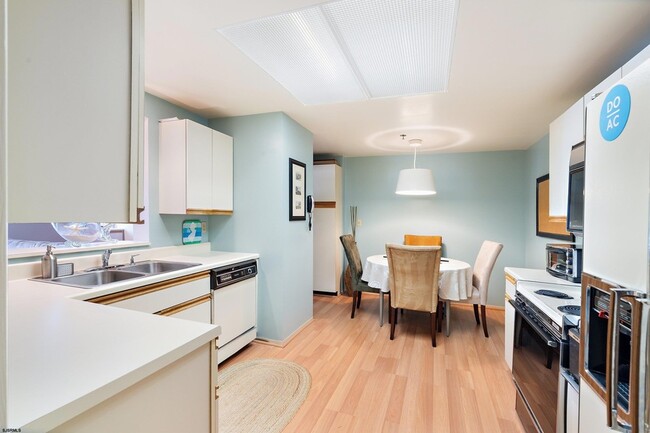 Building Photo - 3101 Boardwalk